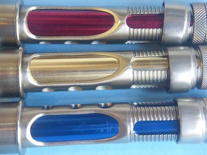 スペーサーカラー：レッド、ブルー、ゴールド