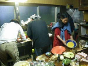 せっせと料理中